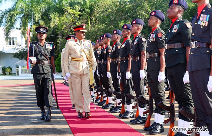 ධූරයෙන් නික්ම යන ආරක්‍ෂක සේනා ආඥාපති - යාපනය වෙත ගෞරවාචාරය