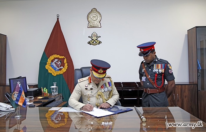 යුද්ධ හමුදා නව විධායක ජෙනරාල් ධූරයේ රාජකාරි අරඹයි
