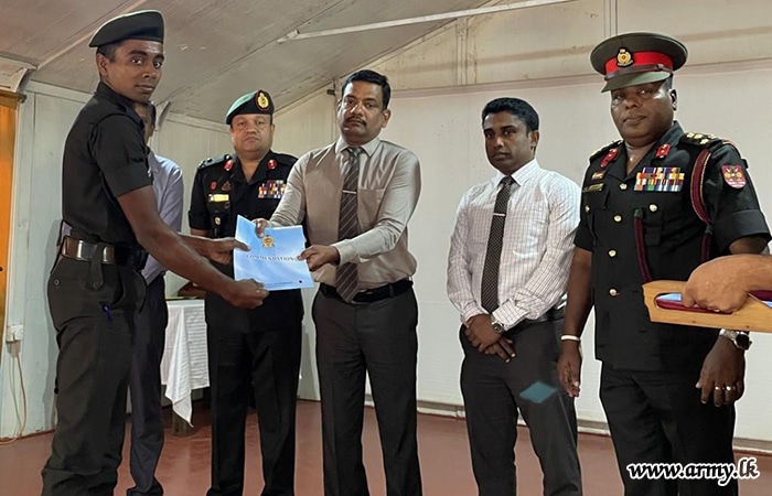 දිට්වා සුළි කුණාටු කාලය තුළ විශිෂ්ට සේවයක් කළ කිලිනොච්චි දිස්ත්‍රික් ය