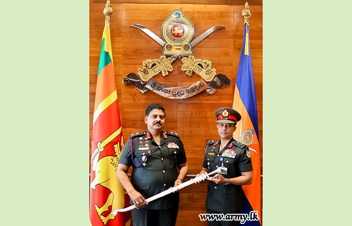 புதிதாக நிலை உயர்வு பெற்ற மேஜர் ஜெனரலுக்கு இராணுவத் தளபதி பாராட்டு