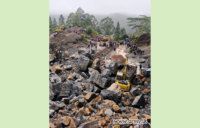 Army Troops Assist Recovery Operation at Liyangahawela Quarry