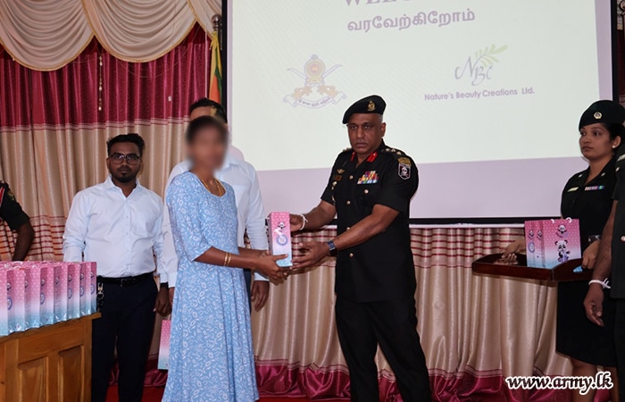 முல்லைத்தீவில் கர்ப்பிணித் தாய்மார்களுக்கு இராணுவத்தினரால் உதவி
