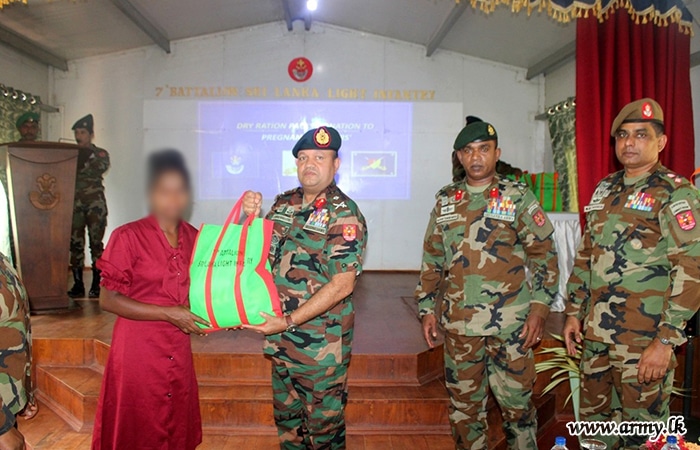 55 வது காலாட் படைப்பிரிவு படையினரால் கிளிநொச்சியில் கர்ப்பிணித் தாய்மா