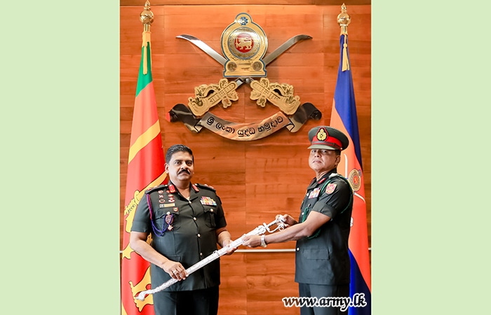 යුද්ධ හමුදාධිපතිතුමන් මේජර් ජෙනරල් නිලයට උසස්වීම් ලැබූ ජ්‍යෙෂ්ඨ නිලධාර