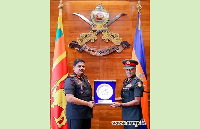 විශ්‍රාම දිවියට එළඹෙන ජ්‍යෙෂ්ඨ නිලධාරිගේ සේවය යුද්ධ හමුදාධිපතිතුමන්ගේ 