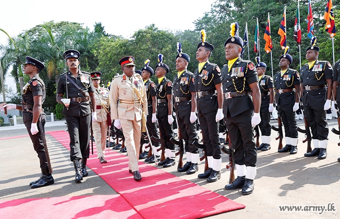 ධූරයෙන් නික්ම යන ආරක්‍ෂක සේනා ආඥාපති - යාපනය වෙත ගෞරවාචාරය