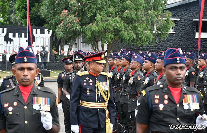ධූරයෙන් නික්ම යන ශ්‍රී ලංකා ඉංජිනේරු බලකායේ කර්නල් සේනාවිධායක වෙත එම බ