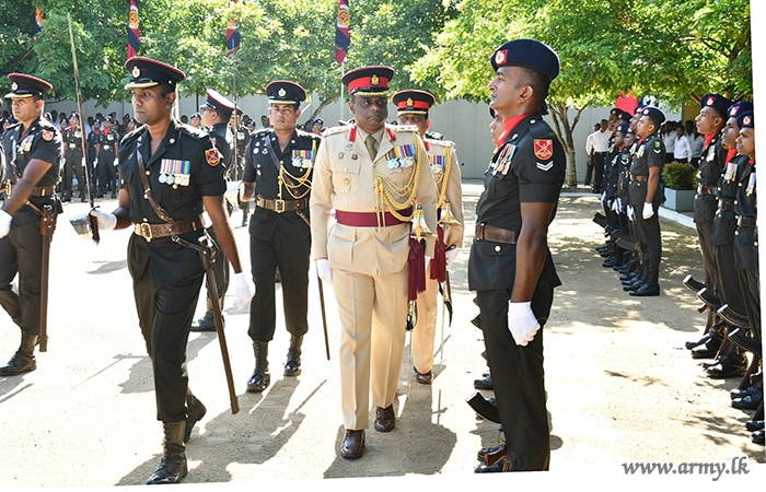 ධූරයෙන් නික්ම යන ශ්‍රී ලංකා ඉංජිනේරු සේවා බලකායේ කර්නල් සේනාවිධායක වෙත