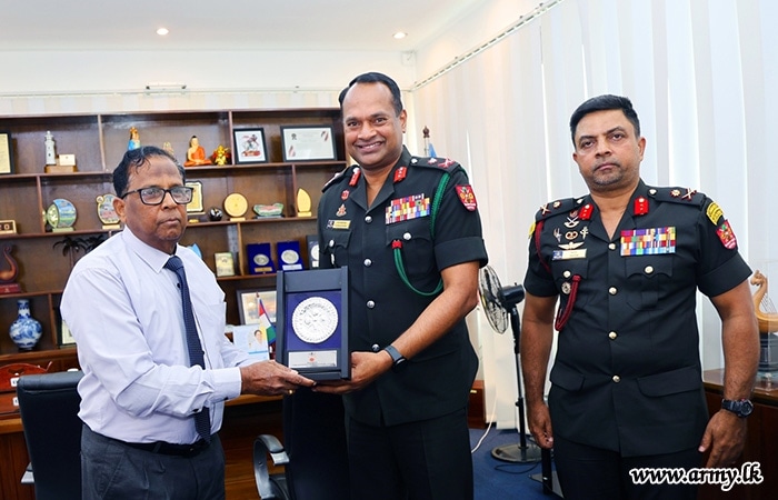 ආරක්‍ෂක සේනා ආඥාපති - යාපනය ප්‍රදේශයේ නිල සංචාරයක
