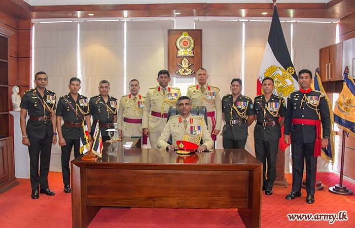 ශ්‍රී ලංකා සන්නාහ සන්නද්ධ බලකායේ නව බලකාධිපති ධූරයේ රාජකාරි අරඹයි