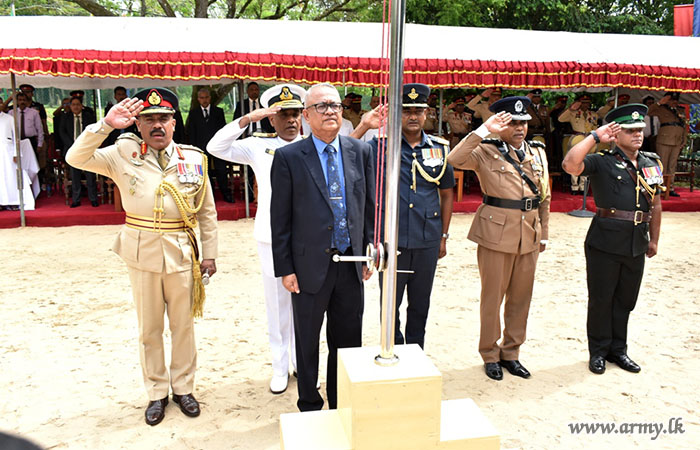 නැගෙනහිර පළාත් රණවිරු අනුස්මරණ උත්සවය අම්පාර සටන් පුහුණු පාසලේදී පවත්ව
