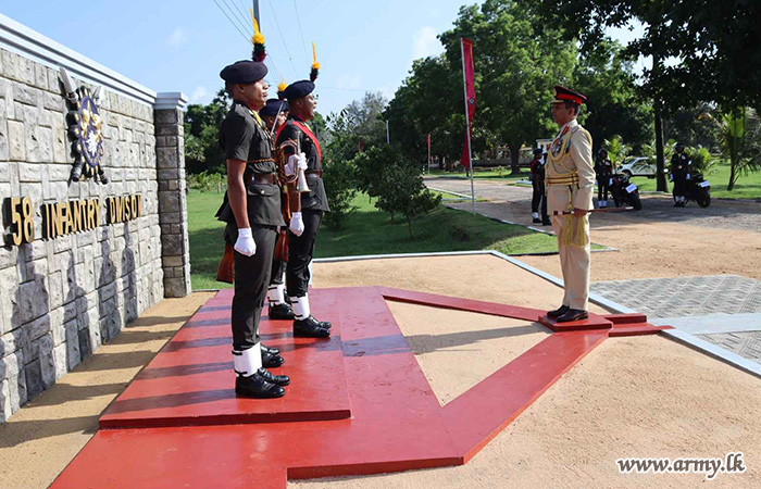 ධූරයෙන් නික්මයන 58 වන පාබල සේනාංකයේ සේනාංකාධිපතිට ගෞරවාචාරය