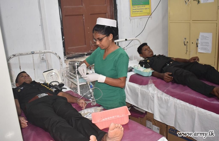 இராணுவ படையினரால் தம்புள்ளை தள வைத்தியசாலை இரத்த வங்கிக்கு இரத்த தானம்