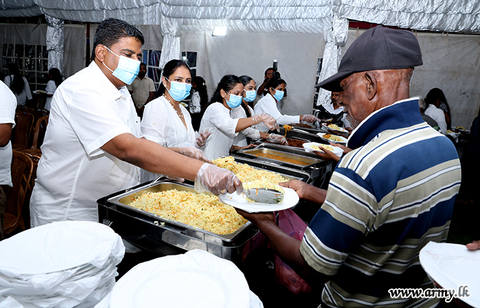 Army Seva Vanitha Unit Organises Vesak Dansal Programmes for Devotees