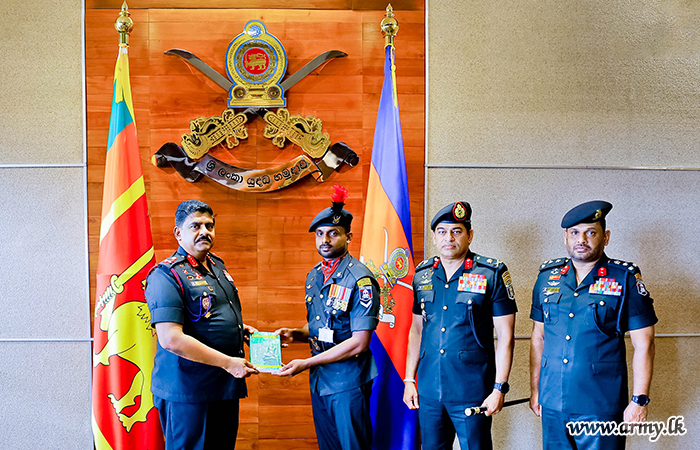 Commander of the Army receives publication on medicinal plants