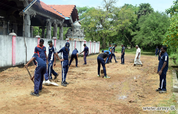 Kilinochchi Troops Organize 'Shramadana' Campaigns