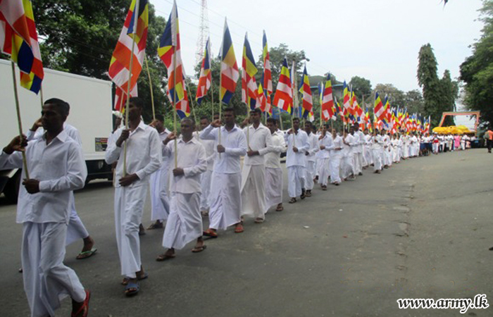 112 Brigade Troops Assist ‘Pinkama’ at Muthiyanganaya Viharaya