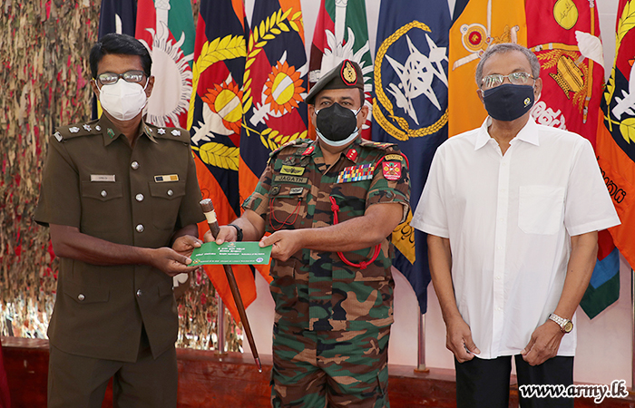 Jaffna Security Forces in Appreciative Ceremony Award Gift Parcels to Jaffna Frontline Health Workers