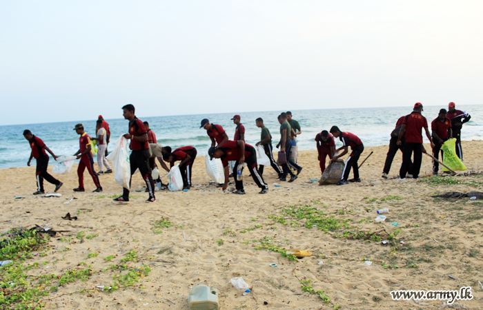 දිවයින පුරා වෙරළ තීරය ආවරණය කරමින් වෙරළ පිරිසිදු කිරීමේ දැවැන්ත ව්‍යාපෘතියක් අරඹයි