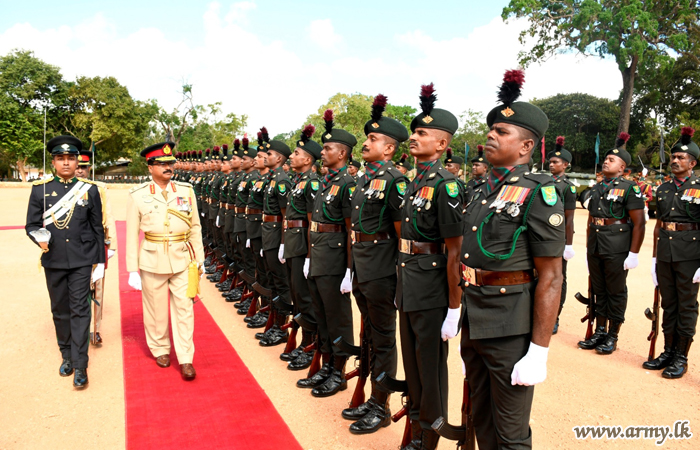 New Major General A.G.D.N Jayasundera Welcomed in His Regiment