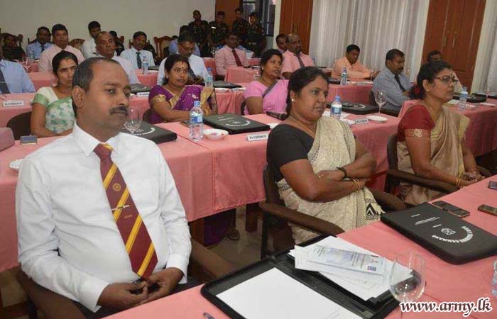 යුද හමුදාව වෙතින් ‘හැකියාවන් වර්ධනය’ පිළිබඳ යාපනය දිස්ත්‍රික් ලේකම් කාර්යාලයේ නිලධාරීන් දැනුවත් කෙරේ