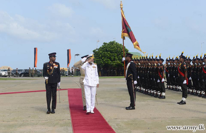 Pakistan Chief of Naval Staff, Now in Sri Lanka Calls on Commander of the Army
