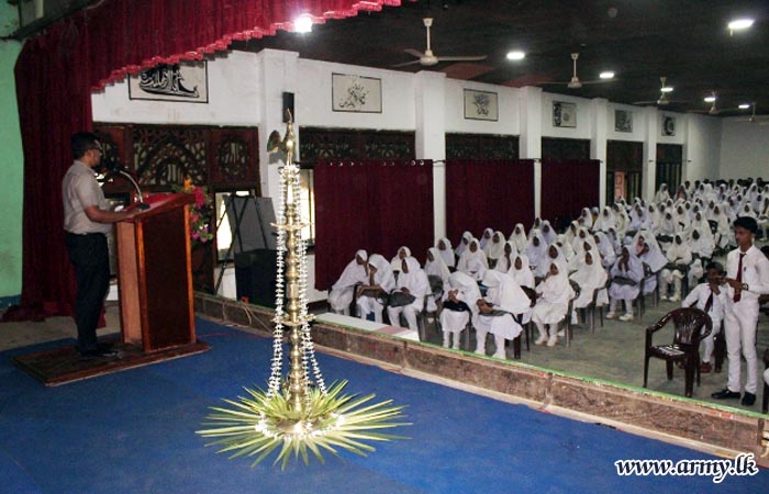 22 Division Helps Students Holding G.C.E (O/L) Seminars in Kinniya