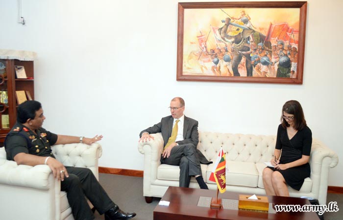 Canadian High Commissioner Meets Jaffna Commander