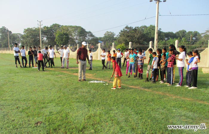 යුද්ධ හමුදාව වෙතින් කිලිනොච්චි සිසුන්ට ගොල්ෆ් පුහුණු වැඩමුළුවක් 