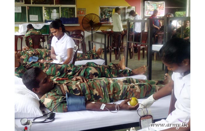 51 Division Troops Give Blood to Jaffna Hospital