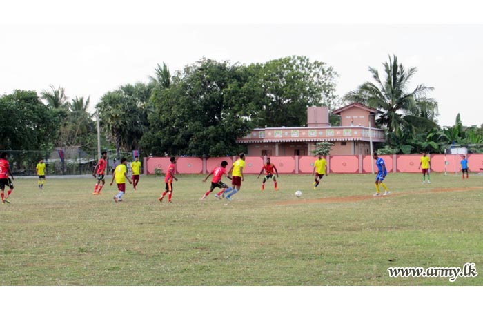 දමිළ ක්‍රීඩා සමාජය සහ යුද්ධ හමුදා කණ්ඩායම අතර සුහඳ පාපන්දු තරඟයක් 