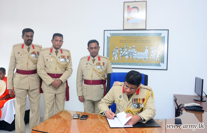 இலங்கை இராணுவ  சேவைப் படைத் தலைமையகத்துக்கு புதிய  தளபதி பதவியேற்பு