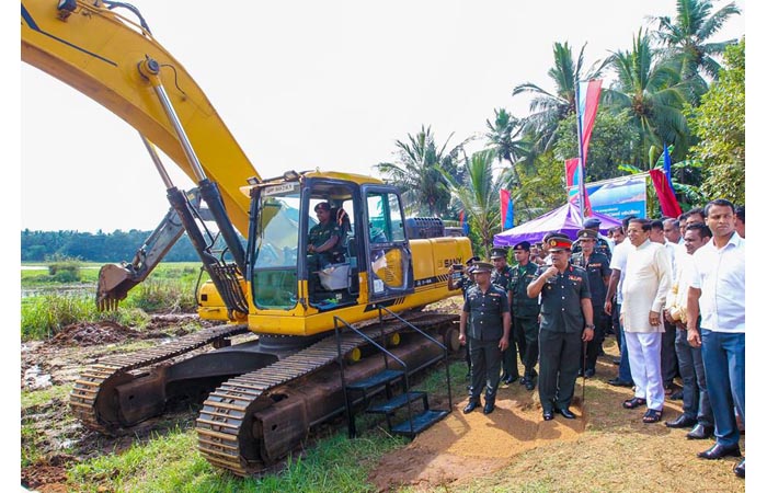 ජාතිය ගොඩනැඟිමේ යුද්ධ හමුදා භට පිරිස් හිඟුරක්ගොඩ ‘චන්දන පොකුණ’ වැවේ අළුත්වැඩියා කටයුතු අරඹයි