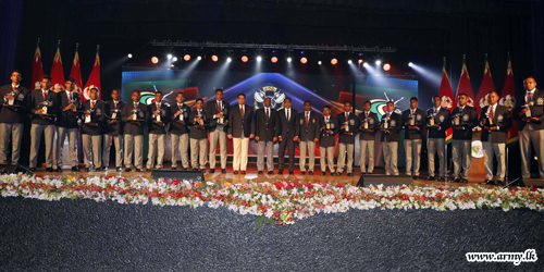 Gajaba Regiment Admires Its 'Colours' Recipients