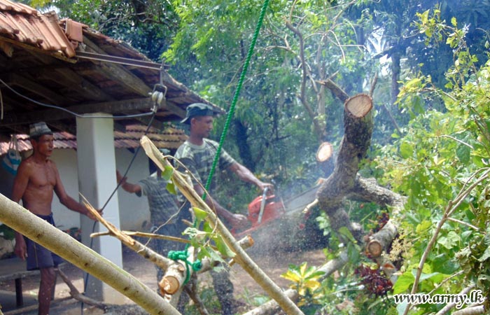 More Than 50 Army Personnel Rush to Cyclone-Affected Areas  