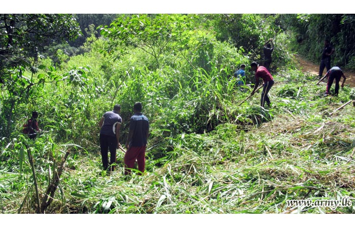 Central Troops Clean Abandoned Tank