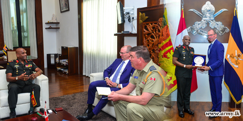 Canadian High Commissioner Meets Army Commander