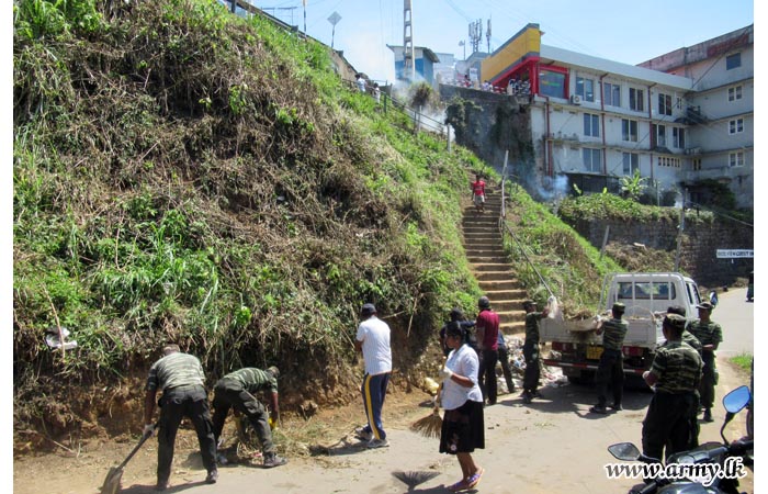SFHQ - Central Troops Assist Haputale ‘Cleaning Drive’
