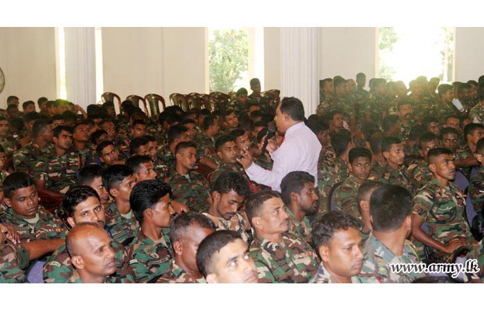 கிளிநொச்சி படையினர்களுக்கு மன நல கல்வி தொடர்பான செயலமர்வு