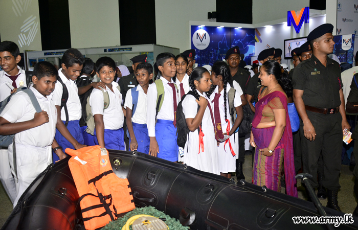 Students in Their Hundreds Visit SLSC Mega ICT Exhibition