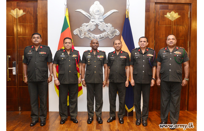 Newly-Promoted Major Generals Call on the Commander