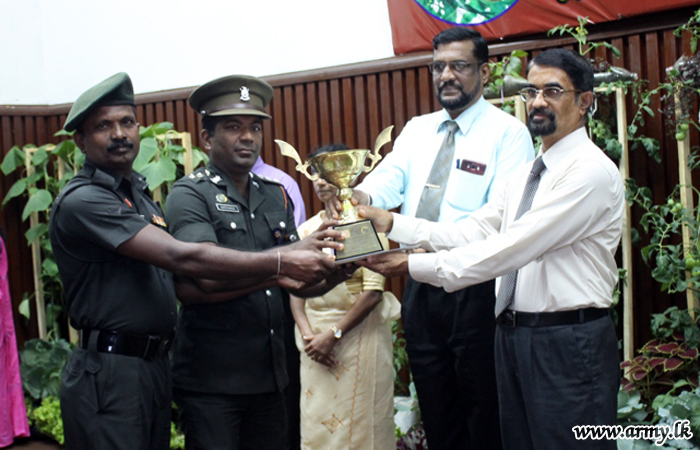 Army Organic Farms in Kundasale & Dambulla Win Certificates & Trophies