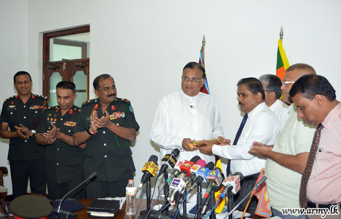 නැගෙනහිර ප්‍රදේශයේ ආරක්‍ෂක කටයුතු සඳහා භාවිතා කල ඉඩම් සිවිල් වැසියන්ට භාරදීම ත්‍රිකුණාමල දිස්ත්‍රික්කයෙන් ඇරඹෙයි