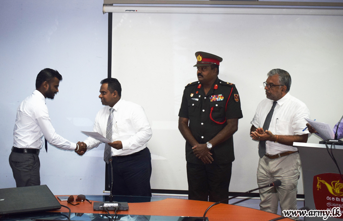 SLRC Offers Training to Army Personnel