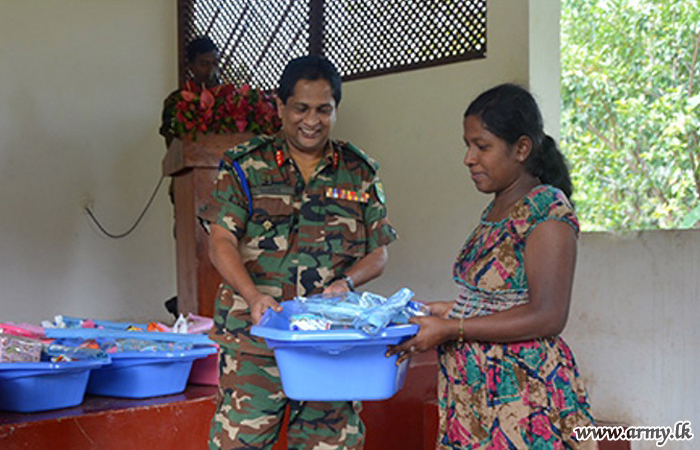 வன்னியில் கர்ப்பணித் தாய்மார்களுக்கு இராணுவத்தினரால் உதவிகள்