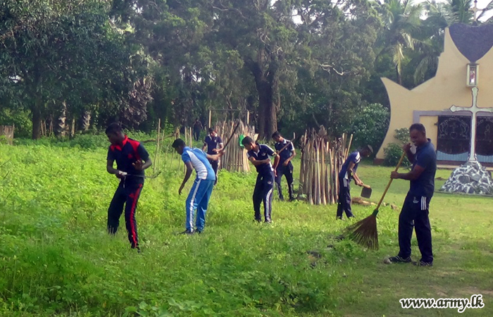 Ahead of Christmas, Troops Clean up Kalvalan Roman Catholic Church Premises