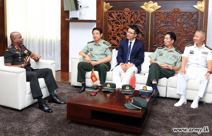 Senior Chinese PLA Officer Calls on Commander of the Army
