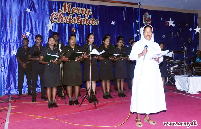 SF - MLT-organized Christmas Carols Reverberate in Church 