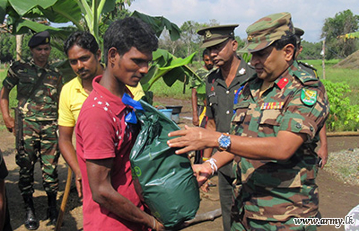 56 Division Assists Flood Victims in the Wanni 