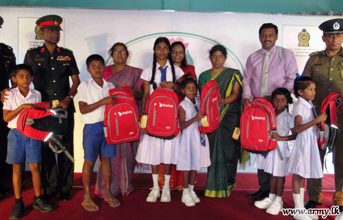 Mullaittivu’s ‘Senehe Siyapatha’ Project Distributes School Accessories for 400 Students